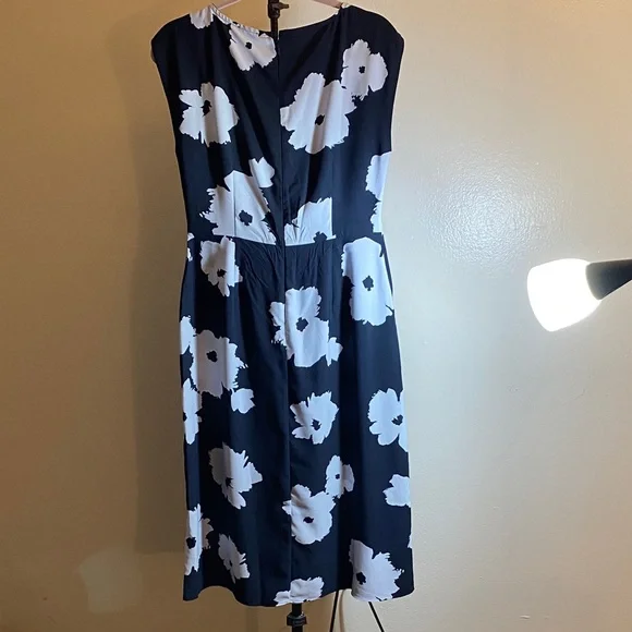 Ann Taylor Factory Navy and White Floral Midi Dress - Picture 2 of 6